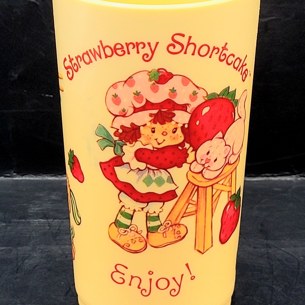 Vintage 1980 Strawberry Shortcake Plastic Cup - American Greetings - USA SEE